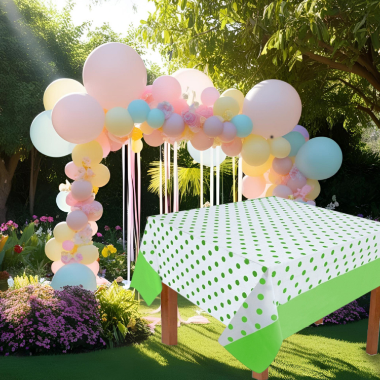 Masa Örtüsü 137*182cm -Puantiyeli Yeşil- Masa Örtüsü 137*182cm -Puantiyeli Yeşil-