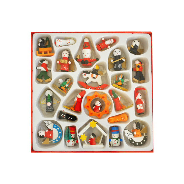 Yılbaşı Ahşap Dekor Ağaç Süsleri 24 Parça Yılbaşı Ahşap Dekor Ağaç Süsleri 24 Parça