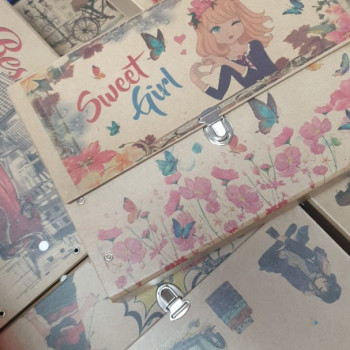 Kraft Kulplu Kilitli Kutu Klasör (Öğrenci Faaliyet Dosyası) Kraft Kulplu Kilitli Kutu Klasör (Öğrenci Faaliyet Dosyası)
