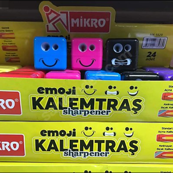 MİKRO MK-1020 EMOJİ KALEMTRAŞ 24LÜ GÜLENYÜZ #2 MİKRO MK-1020 EMOJİ KALEMTRAŞ 24LÜ GÜLENYÜZ #2