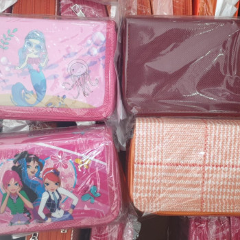 KALEMLİK 3 GÖZ MUKAVVALI KARIŞIK KALEMLİK 3 GÖZ MUKAVVALI KARIŞIK