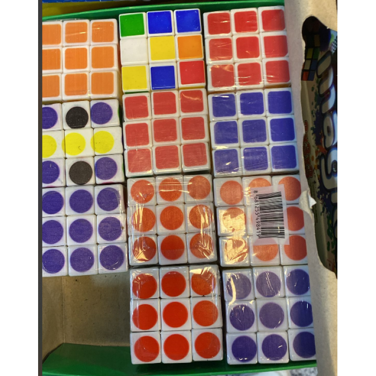 RUBİK ZEKA KÜPÜ 12Lİ BEYAZ ÜZERİ YUVARLAK -KARE ETİKETLİ