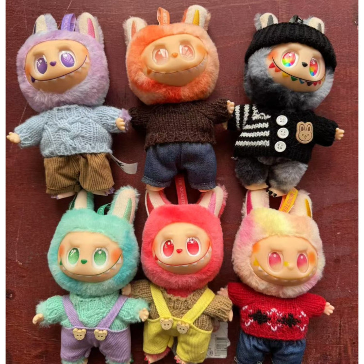 KUT.KIYAFETLİ LABUBU PELUŞ 17CM