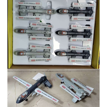 STAND DA METAL ÇEKBIRAK UÇAK SESLİ SİHA 20CM STAND DA METAL ÇEKBIRAK UÇAK SESLİ SİHA 20CM