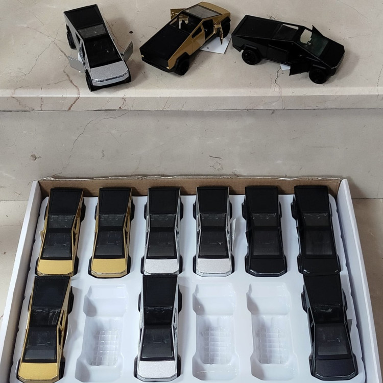 STAND DA METAL TESLA ÇEKBIRAK ARABA 12CM KAPILARI AÇILIR