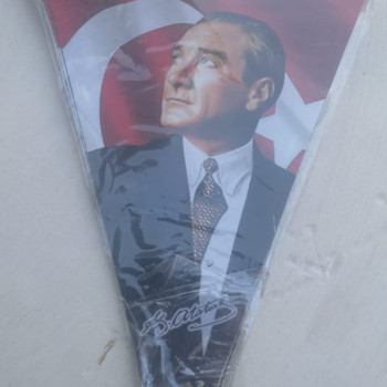 Üçgen Kağıt Flama Atatürk  (1000SET ÜSTÜ ALIMLARDA) *23nisan Üçgen Kağıt Flama Atatürk  (1000SET ÜSTÜ ALIMLARDA) *23nisan