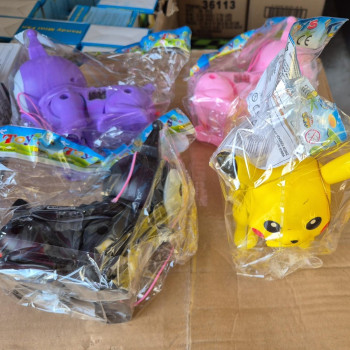 KUROMİ PİİLİ IŞIKLI OYUNCAK 4 FARKLI RENK KUROMİ PİİLİ IŞIKLI OYUNCAK 4 FARKLI RENK